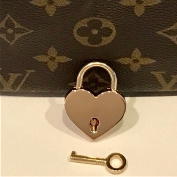 NWT 1 Heart Padlock and 1 Key - Picture 2 of 5